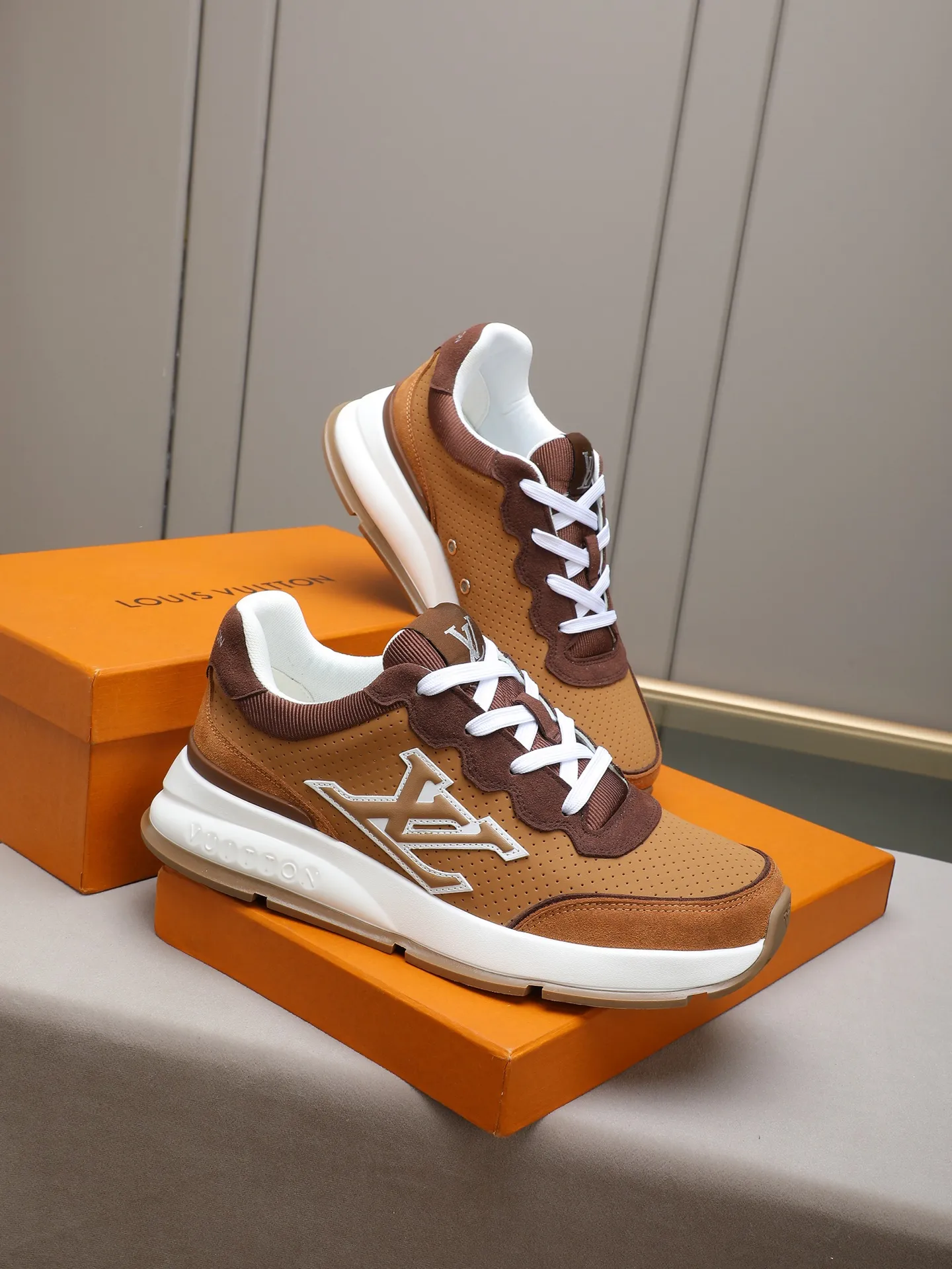 Men's shoes 💰460 Brand: LOUIS VUITTON Louis Vuitton LV Size: 38 39 40 41 42 43 44 (45 customized) Fabric: original cowhide cowhide 🔸Inside of: mesh 🔺Sole: counter foam outsole